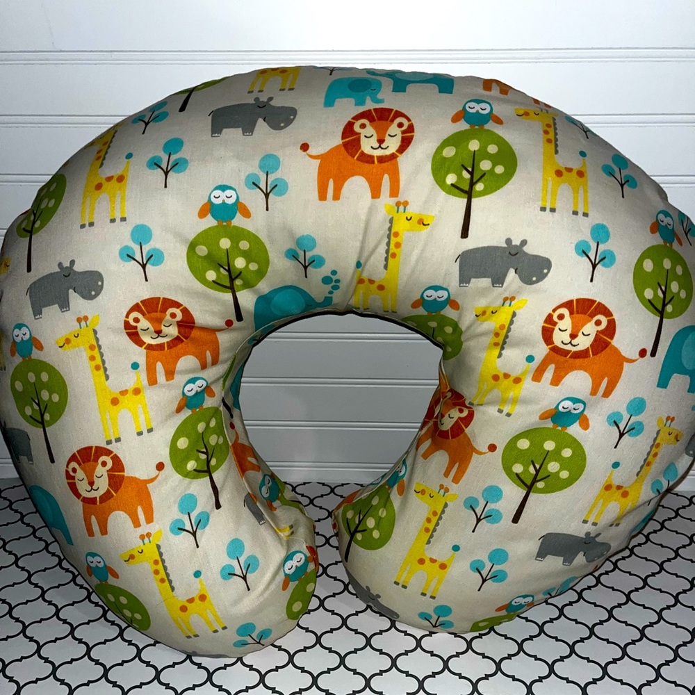 Baby Boppy Pillow with Changeable Pillow Covering.